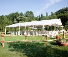Ricevimento di matrimonio in giardino