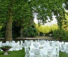 Ricevimento di nozze nel parco della villa