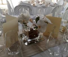 Centrotavola floreale per il ricevimento di matrimonio
