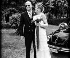 Foto degli sposi all'arrivo presso la location di matrimonio