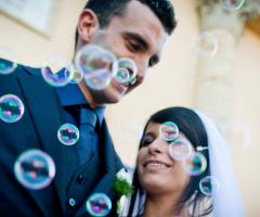 Foto degli sposi con le bolle di sapone - Diego Cafasi Fotografo