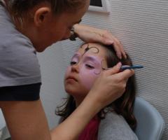 Il truccabimbi durante il ricevimento di matrimonio