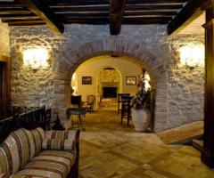 Sala interna del borgo storico per matrimoni Relais Il Canalicchio