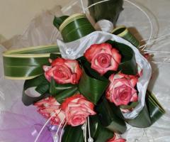 Bouquet rose e inserti in pelle