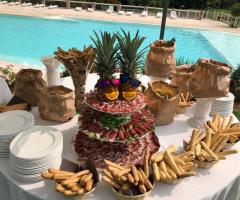 Contrada La Cavallina - Il buffet a bordo piscina