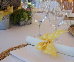 Mise en place gialla per il matrimonio