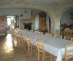 Allestimento sala per il ricevimento di matrimonio