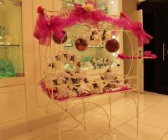 Allestimento dell'angolo delle bomboniere