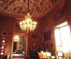 Palazzo Conte Federico - Lampadari ed arredamenti d'epoca