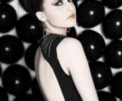 Sara Agnelotti - Black and gold make up