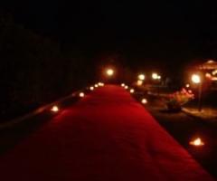 Casale de Sole - Viale d'ingresso illuminato per il matrimonio serale