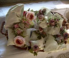 Sacchetti con rose per le bomboniere 