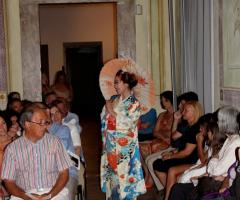 Ingresso di una cantante lirica