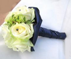 Bouquet di rose e perle applicate