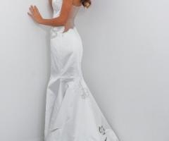 Atelier Kelebek - Abito in duchesse interamente ricamato a mano