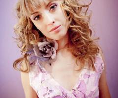 Acconciatura capelli sciolti con frangia