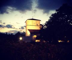 Illuminazione della villa per il matrimonio