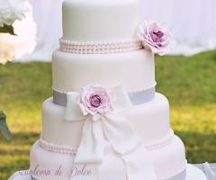 Torta nuziale con fiori