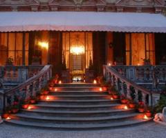 Entrata alla villa per le nozze