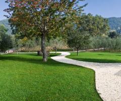 Viale d'ingresso alla chiesa