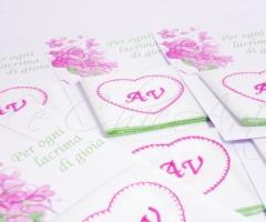 Custodia e fazzoletto in cotone, con ricamo personalizzato "per ogni lacrima di gioia"