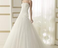 Abito con corpetto lungo e gonna ampia - Collezione Luna Novias