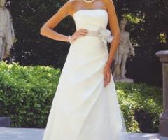 Abito da sposa semplice e delicato dell'Atelier Le Spose di Annalisa