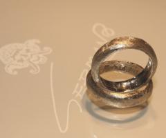 Fedi millerighe in oro bianco per gli sposi