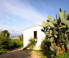 Il Calajò Resort Agriturismo e il Golfo sullo sfondo