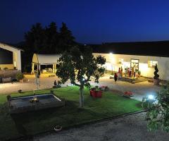 Location per matrimoni vista di sera presso Il Borgo degli Abeti