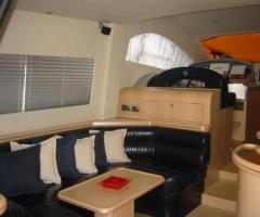 Interni della barca per gli sposi