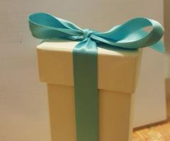 Baci Mi Piaci - Scatolina con fiocco colorato