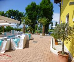 Cascina dal Pozzo - I tavoli all'aperto