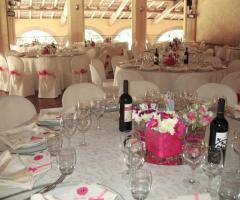 Opere di fata - l'allestimento bianco e rosa