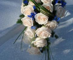 Bouquet di rose rosa per la sposa