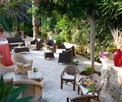 Grotta del Conte - Cortile esterno della location di nozze