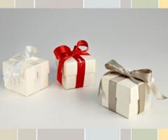 Scatoline con fiocco rosso, bianco e avorio come bomboniera di nozze