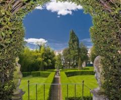 Giardino della villa per il ricevimento di nozze 