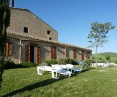 Esterno con giardino presso l'agriturismo per ricevimento di matrimonio Masseria Susafa