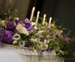 Addobbi floreali con candele per le nozze