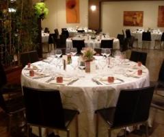 Tavolo allestito per il ricevimento di nozze