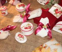 Bomboniere e sacchettini per le nozze con decoro ciliegie