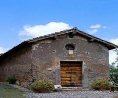 Chiesetta all\'interno del Borgo di Tragliata