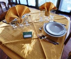 Allestimento tavolo per cerimonie