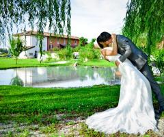 Studio fotografico Valentina Venier - Gli sposi si baciano