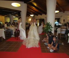 Ristorante Lo Squalo - Sfilata spose nella sala interna