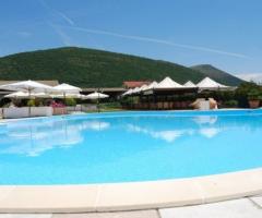 Matrimonio a bordo piscina