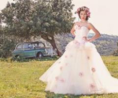 Atelier Alfina - Abito da sposa con gonna in tulle ed applicazioni floreali