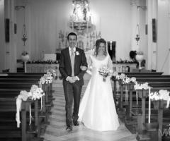 Gli sposi escono dalla chiesa