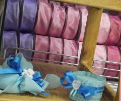 Dettagli colorati per il confezionamento delle bomboniere